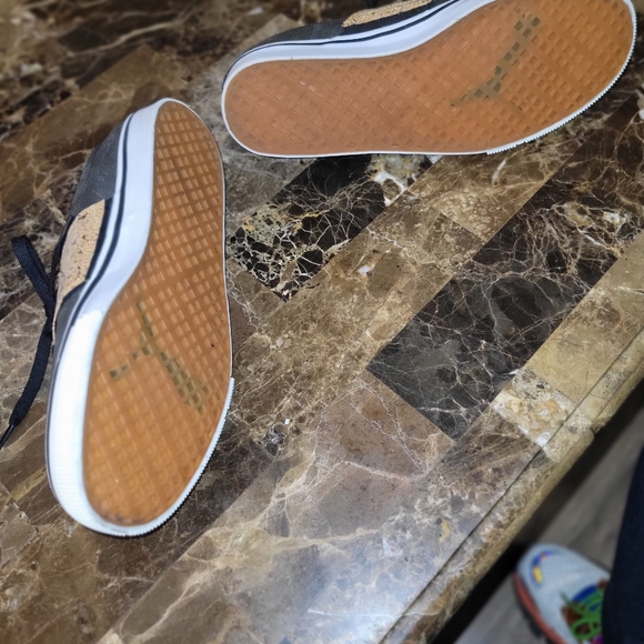 Grey pumas - Picture 2 of 4